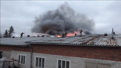 У Сумах сталася пожежа на вулиці Скрябіна, де розташовані склади У Сумах сталася пожежа на вулиці Скрябіна, де розташовані склади