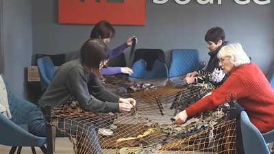 Більше 100 маскувальних сіток для військових власноруч сплели бердичівські волонтери