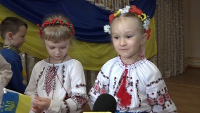 Гімн України та "Стефанія" – в дитсадку в Житомирі відзначили День єднання Гімн України та "Стефанія" – в дитсадку в Житомирі відзначили День єднання