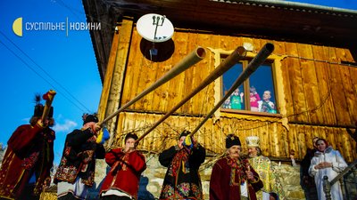 "Проживіть. Прослухайте, прочуйтеся!". Репортаж про коляду й Різдво в Криворівні "Проживіть. Прослухайте, прочуйтеся!". Репортаж про коляду й Різдво в Криворівні