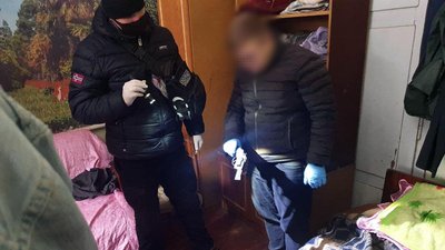 У поліції Рівненщини заявили про затримання підозрюваного у нападі на дві АЗС У поліції Рівненщини заявили про затримання підозрюваного у нападі на дві АЗС