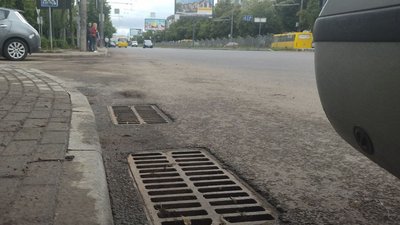 Після підтоплення одразу кількох мікрорайонів у Луцьку чистять зливові колектори Після підтоплення одразу кількох мікрорайонів у Луцьку чистять зливові колектори