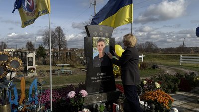 "Тепер я його чекаю у снах". Спогади про захисника з Кролевця Віталія Кулика