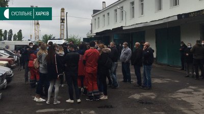 У Харкові медики швидкої допомоги вийшли на протест У Харкові медики швидкої допомоги вийшли на протест