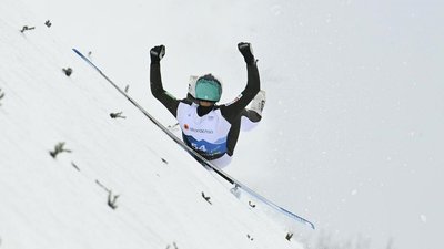 Олімпійський чемпіон зі стрибків з трампліна зазнав важкого падіння на ЧС-2023 у Словенії: у якому він стані