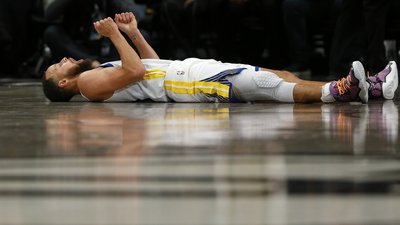 Стефен Каррі в матчі регулярного чемпіонату НБА 2023/24 "Бруклін" — "Голден Стейт".
