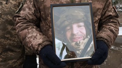 "Він завжди був попереду". У Тернополі попрощалися з командиром роти "Він завжди був попереду". У Тернополі попрощалися з командиром роти