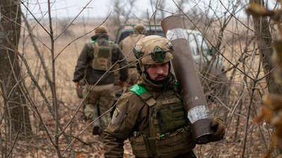 Анатолій під час виконання бойових завдань Анатолій під час виконання бойових завдань