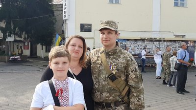"За незламність духу": у Луцьку нагородили батьків загиблих на Сході бійців "За незламність духу": у Луцьку нагородили батьків загиблих на Сході бійців