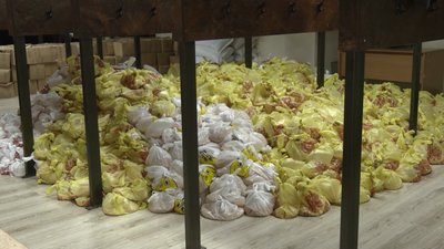 Як у Рівному роздають безкоштовні сіль та горох від ООН