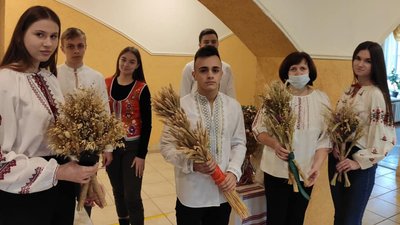 На Рівненщині ліцеїсти створили виставку дідухів На Рівненщині ліцеїсти створили виставку дідухів