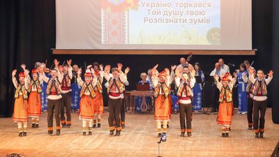"Веселі гуцулята" з Прикарпаття зібрали для ЗСУ 22 тис. грн на благодійному концерті "Веселі гуцулята" з Прикарпаття зібрали для ЗСУ 22 тис. грн на благодійному концерті