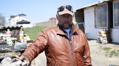 В Одесі відновлюють історичні скульптури з оперного театру В Одесі відновлюють історичні скульптури з оперного театру