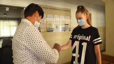 Проректор Володимир Хіміч розповідає, що гуртожитки всім необхідним облаштували за кошт навчального закладу Проректор Володимир Хіміч розповідає, що гуртожитки всім необхідним облаштували за кошт навчального закладу