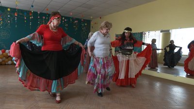 77-річна черкащанка викладає танці 77-річна черкащанка викладає танці