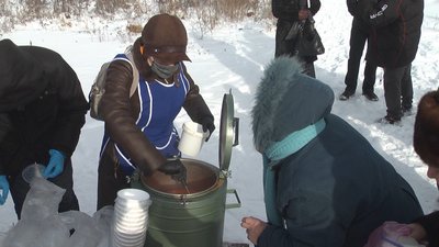 Безкоштовними обідами годують безпритульних у Хмельницькому