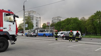 ДТП у Черкасах: трьох людей забрали до лікарні ДТП у Черкасах: трьох людей забрали до лікарні