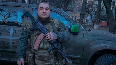 Отримала обручу після його загибелі — спогади нареченої про полеглого бійця Дворфа з Чернівців Отримала обручу після його загибелі — спогади нареченої про полеглого бійця Дворфа з Чернівців