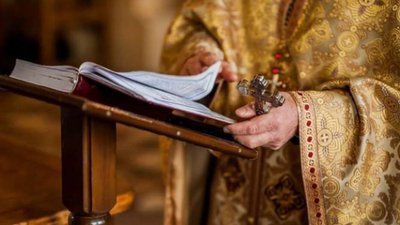 Священника і ще 2 людей доправили до обласної інфекційки в Ужгороді