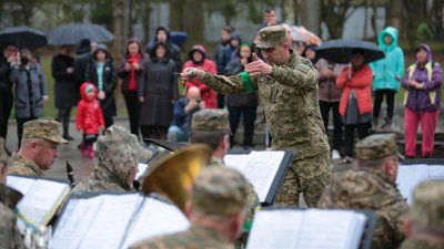 У Львові військовий оркестр виступив для переселенців