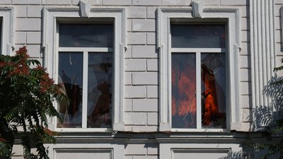 Обстріли Херсона, вікна, вогонь
