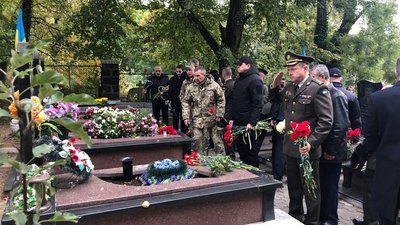 В Ужгороді вшанували пам'ять загиблих українських бійців В Ужгороді вшанували пам'ять загиблих українських бійців