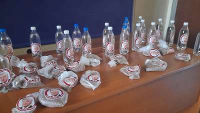 У Кропивницькому відкрили виставку виборчого трешу У Кропивницькому відкрили виставку виборчого трешу
