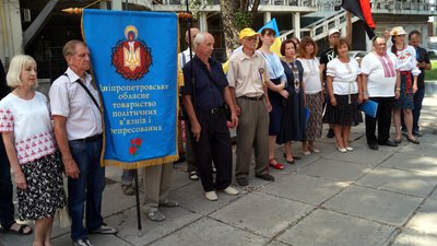 У Дніпрі відзначили 30-річчя з дня першого підняття жовто-блакитного прапора У Дніпрі відзначили 30-річчя з дня першого підняття жовто-блакитного прапора