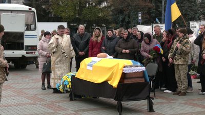 У Рівному попрощалися із бійцем Володимиром Шевченком У Рівному попрощалися із бійцем Володимиром Шевченком