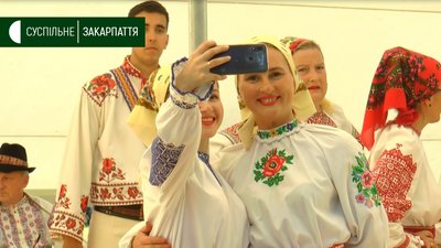 Закарпатський народний хор вперше виступив під час карантину Закарпатський народний хор вперше виступив під час карантину