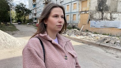 Мати досі зникла безвісти: роковини ракетного удару армії РФ по дев’ятиповерхівки на вулиці Зестафонській 8 у Запоріжжі Мати досі зникла безвісти: роковини ракетного удару армії РФ по дев’ятиповерхівки на вулиці Зестафонській 8 у Запоріжжі
