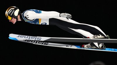 Домен Превц під час стрибків з трампліна на Олімпійських іграх-2026