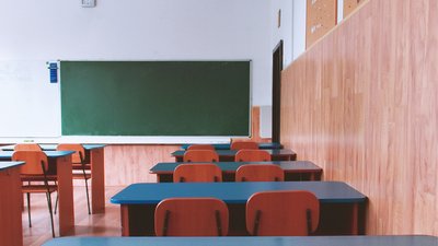 У Чернігові перевіряють інформацію про замінування декількох шкіл