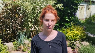 Клумби, дерева та кущі: як житомиряни облаштували мініпарк у дворі багатоповерхівки Клумби, дерева та кущі: як житомиряни облаштували мініпарк у дворі багатоповерхівки