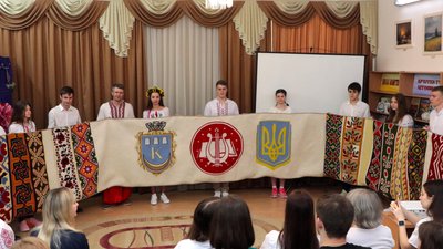 Національний рекорд. До Дніпра прибув Рушник єдності