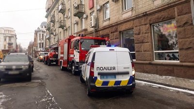 Вибухівку в будівлі Кіровоградської облради шукали майже 5 годин Вибухівку в будівлі Кіровоградської облради шукали майже 5 годин