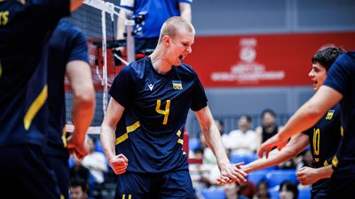 Максим Тонконог у складі молодіжної збірної України з волейболу