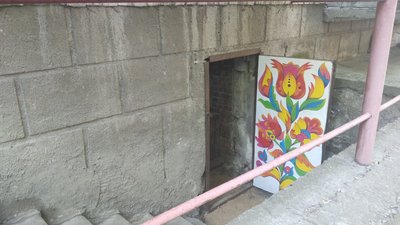 Мистецька оборона – у Житомирі влаштували концерт у сховищі, розмальованому дітьми Мистецька оборона – у Житомирі влаштували концерт у сховищі, розмальованому дітьми