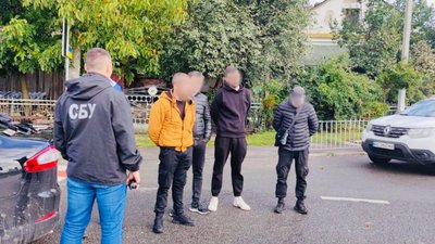 В Івано-Франківську керівник турагентства за 6 тис. доларів допомагав чоловікам виїхати за кордон — поліція В Івано-Франківську керівник турагентства за 6 тис. доларів допомагав чоловікам виїхати за кордон — поліція