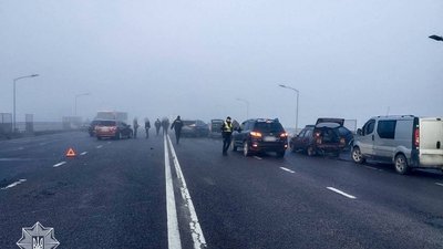 У Львові на Скнилівському мосту трапились три ДТП за участі 27 транспортних засобів