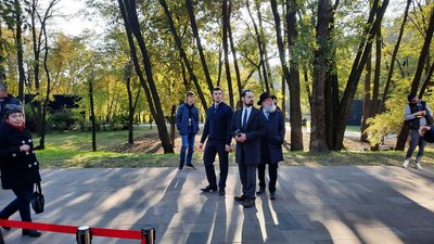 "Кристалічна стіна плачу" сербської художниці Марини Абрамович: фоторепортаж "Кристалічна стіна плачу" сербської художниці Марини Абрамович: фоторепортаж