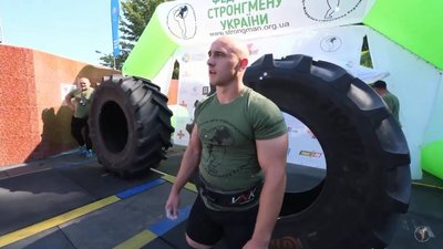 Рятувальник з Чернігівщини Владислав Павлюк переміг у вправі кантування покришки у Чемпіонаті України зі стронгмену Рятувальник з Чернігівщини Владислав Павлюк переміг у вправі кантування покришки у Чемпіонаті України зі стронгмену