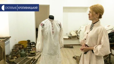 Учасниці проєкту "Баба Єлька" з Кіровоградщини показали найцінніші вишиті сорочки зі своєї колекції Учасниці проєкту "Баба Єлька" з Кіровоградщини показали найцінніші вишиті сорочки зі своєї колекції