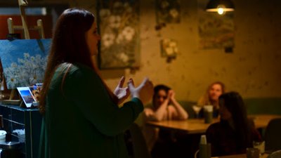 "Мирне небо над Україною". Художниця з Дніпра продає картини, аби зібрати гроші на допомогу деокупованим територіям "Мирне небо над Україною". Художниця з Дніпра продає картини, аби зібрати гроші на допомогу деокупованим територіям