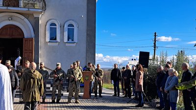 На Черкащині поховали захисника Дмитра Набатова На Черкащині поховали захисника Дмитра Набатова