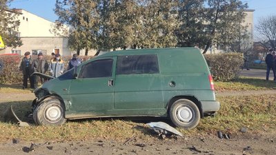 У ДТП на Івано-Франківщині травмувалися дві пасажирки У ДТП на Івано-Франківщині травмувалися дві пасажирки