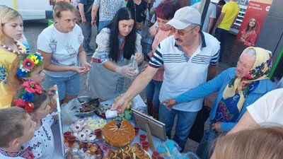 "Маленькі діти, але велике серце". У Гайвороні школярі влаштували ярмарок, щоб зібрати гроші для ЗСУ "Маленькі діти, але велике серце". У Гайвороні школярі влаштували ярмарок, щоб зібрати гроші для ЗСУ