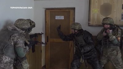 Рівненські інструктори навчають військових за британською системою "Орбітал"