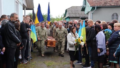 На Тернопільщині попрощалися з військовослужбовцем Володимиром Торогоєм На Тернопільщині попрощалися з військовослужбовцем Володимиром Торогоєм