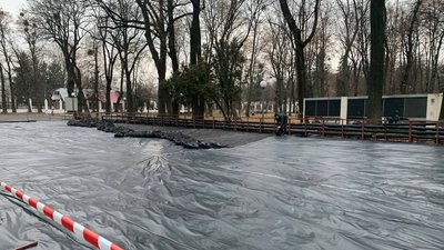 "Зимове містечко" у Вінниці: у Центральному парку облаштують льодову ковзанку "Зимове містечко" у Вінниці: у Центральному парку облаштують льодову ковзанку
